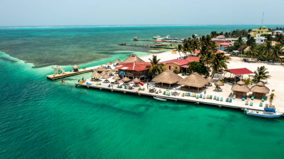 The Split, canal que divide a ilha de Caye Caulker em duas partes