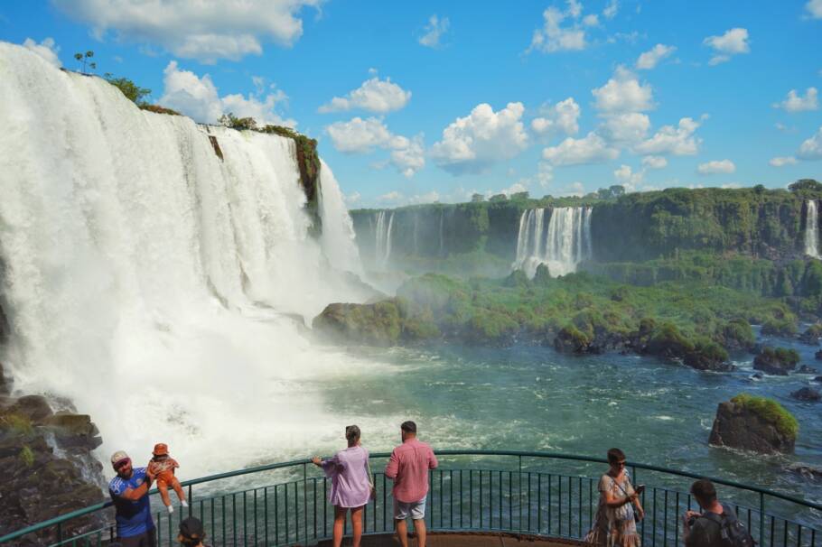 Vista do lado brasileiro das Cataratas do Iguaçu