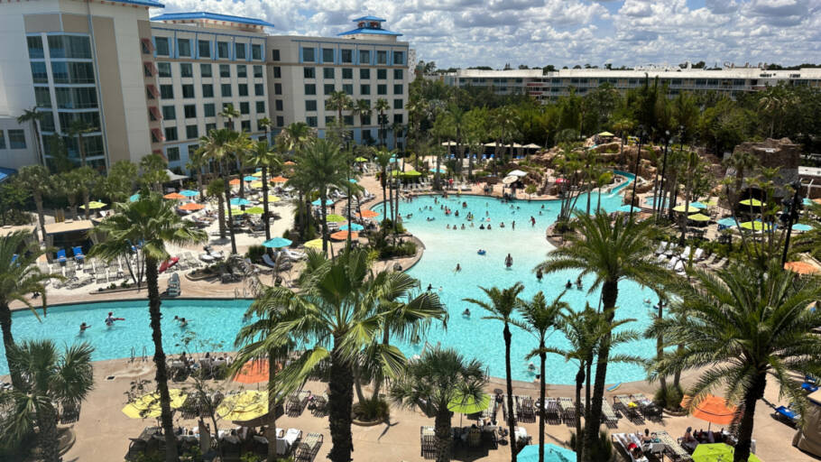 Piscina do Loews Sapphire Falls Resort simula uma praia no Caribe
