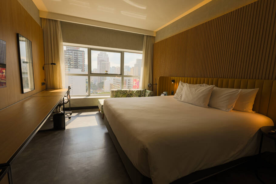 Interior de um dos quartos do Grand Mercure São Paulo Pinheiros