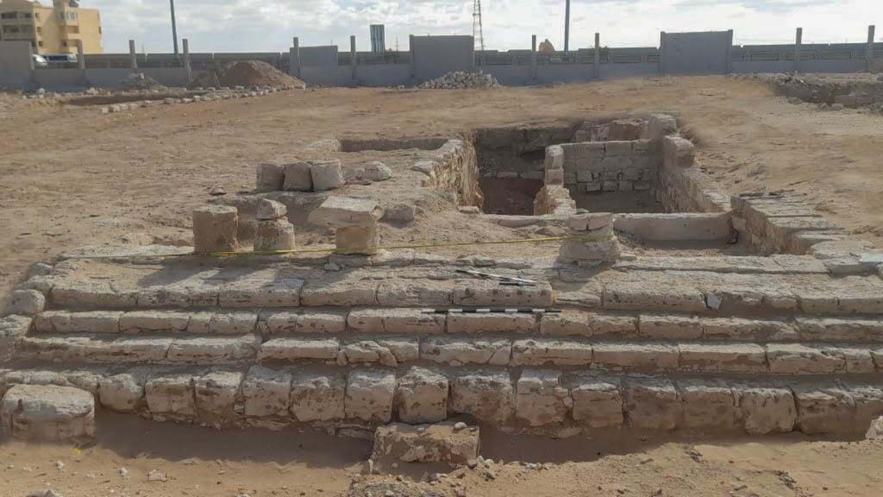 Necrópole litorânea abriga estruturas funerárias de diferentes profundidades e épocas.
