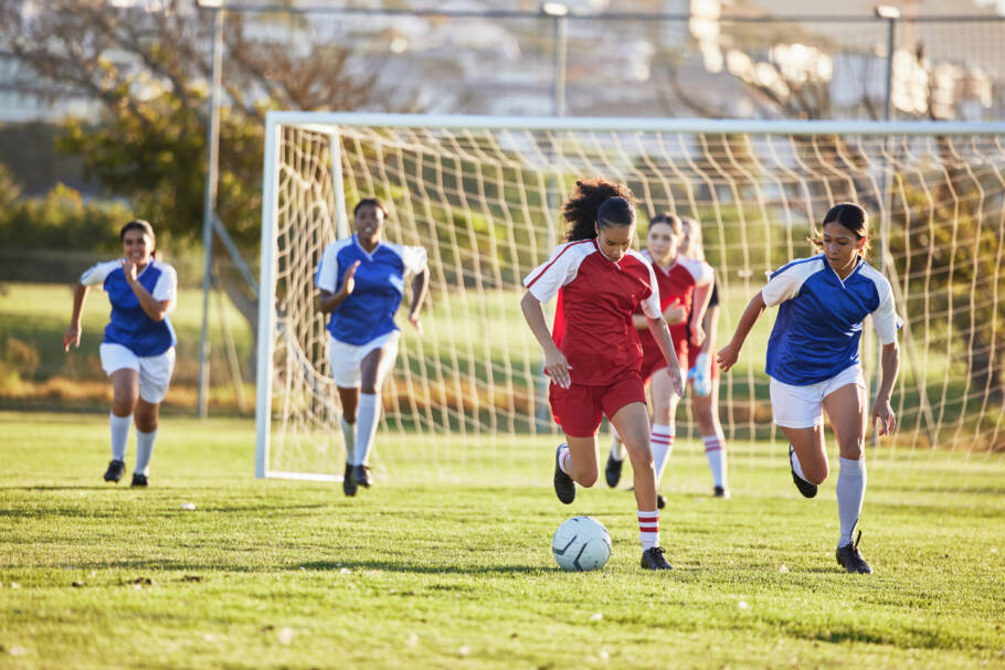 Fundação Decathlon destinará R$ 1 milhão a projetos voltados ao futebol feminino para meninas de 6 a 18 anos em territórios vulneráveis