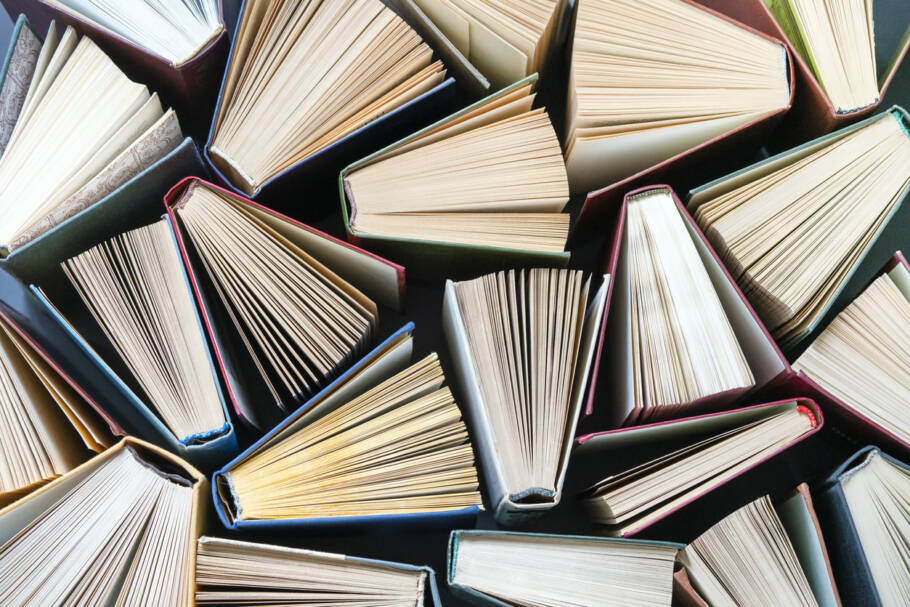Conheça alguns livros que podem te ajudar a mudar sua relação com o dinheiro