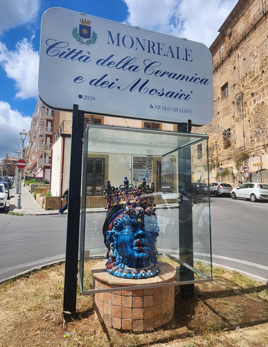 Monreale é famosa por sua rica tradição em mosaicos e cerâmicas artísticas
