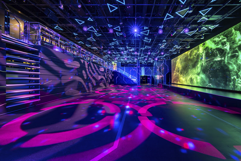 Interior do MSC Luna Park Arena, do MSC World Asia