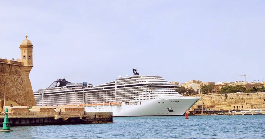 O MSC Splendida no Porto de Valleta, em Malta, durante cruzeiro pelo Mediterrâneo