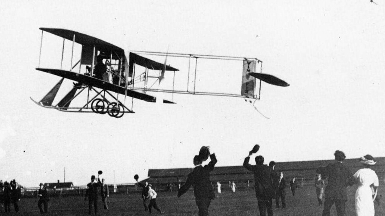O piloto Calbraith Perry Rodgers decidiu cruzar os Estados Unidos de avião
