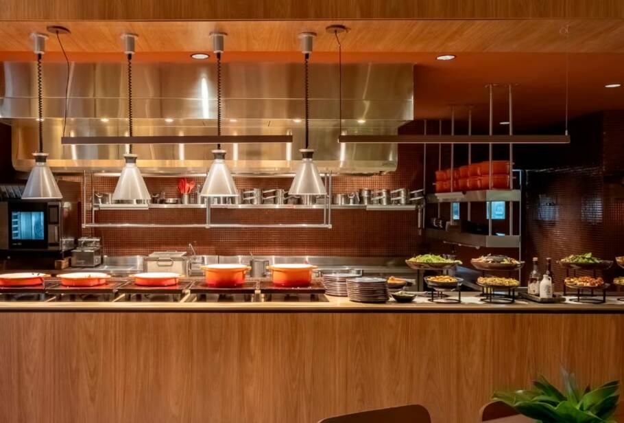 No Pullman São Paulo Ibirapuera, o almoço de Dia dos Pais será no restaurante Macáya Gastronomia