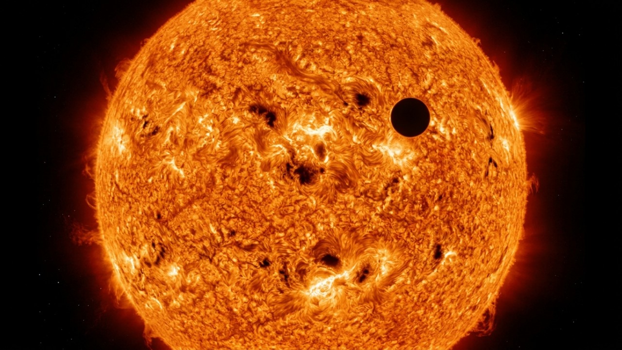 A humanidade terá que aguardar até o ano de 2117 para observar Vênus cruzando novamente o majestoso disco solar. – Imagem gerada por IA