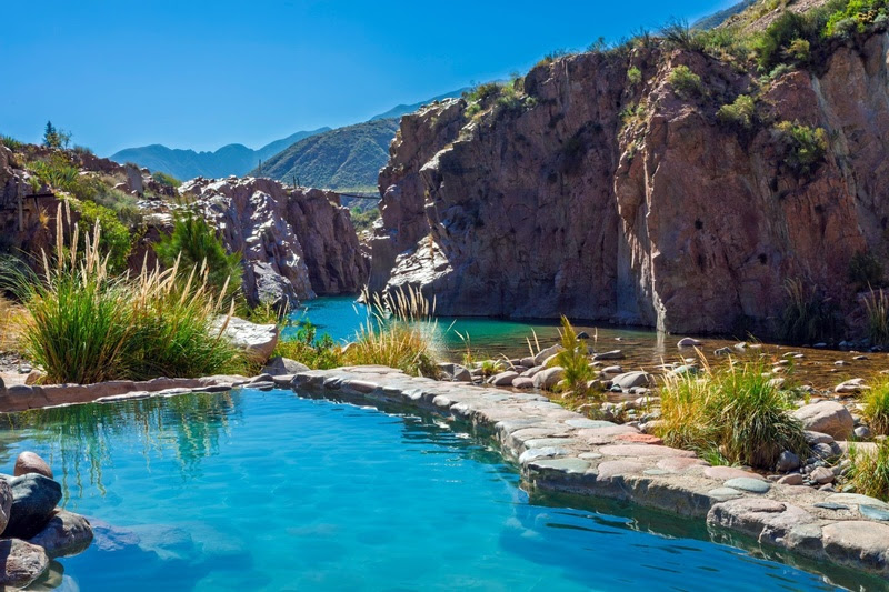 As termas de Cacheuta ficam a cerca de uma hora de Mendoza, aos pés dos Andes