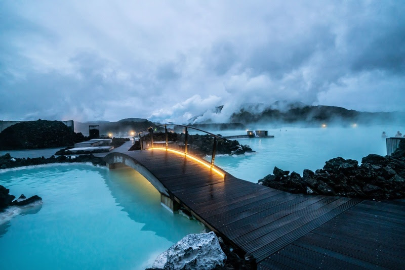 A Blue Lagoon fica a poucos minutos do aeroporto de Keflavík, na Islândia