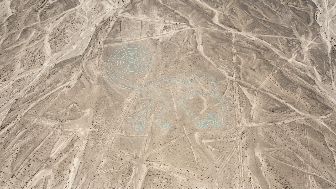 Inteligência artificial identifica centenas de novos geoglifos no deserto peruano.