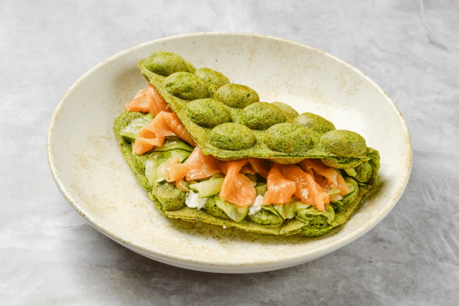 Waffle de matcha com salmão (Imagem: Aleksei Isachenko | Shutterstock)