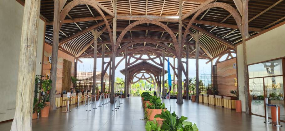 Lobby do recém-inaugurado Tauá Resort João Pessoa