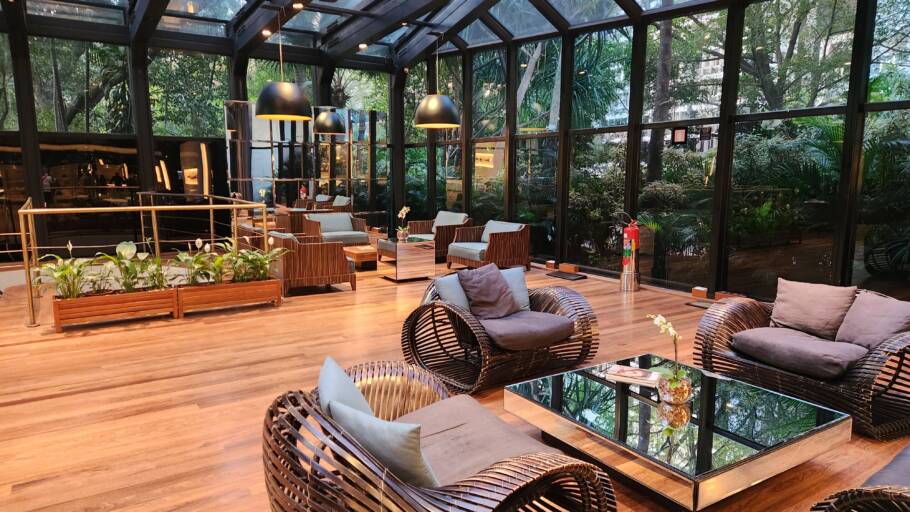 O amplo lobby do Tivoli Mofarrej São Paulo