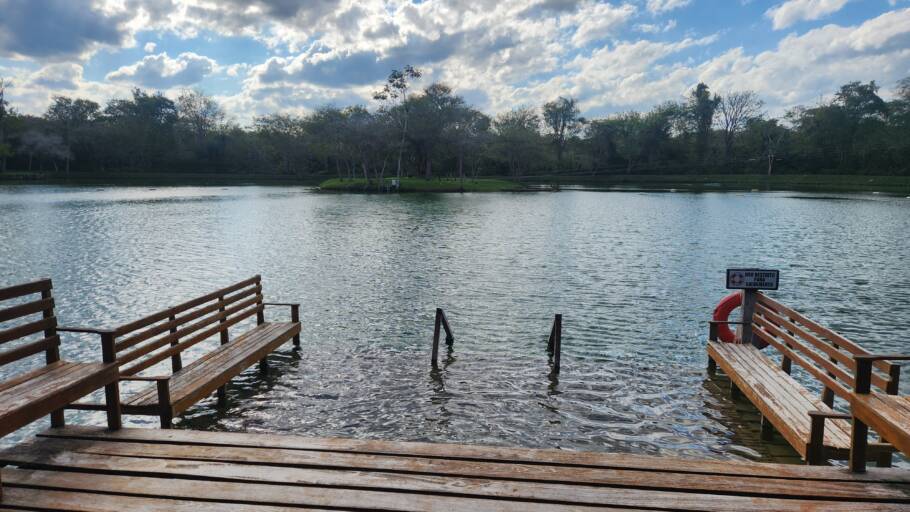 Lagoa Formosa tem áreas para tomar sol, descansar, andar de caiaque ou nadar