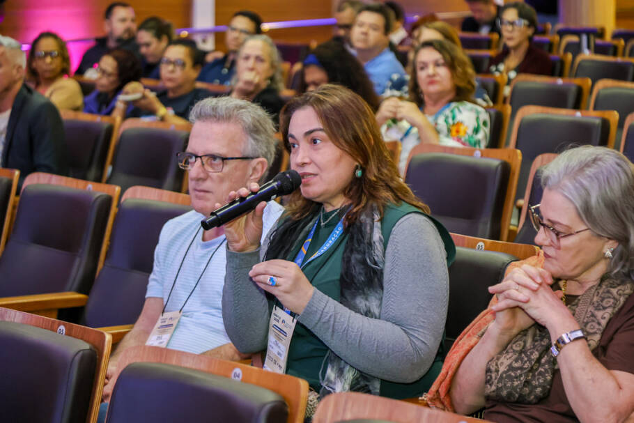 Participantes do fórum também puderam interagir com os painelistas