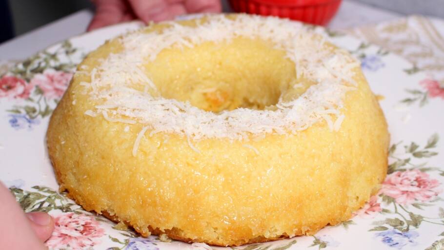 Aprenda a fazer um bolo quindim delicioso