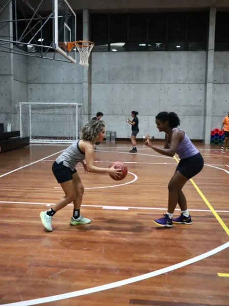Magic Minas: o coletivo de basquete feminino que há 10 anos ocupa quadras e transforma o esporte em rede de afeto