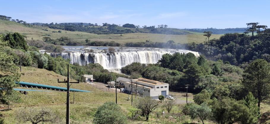 Vista da cachoeira do Salto Caveiras, na região rural de Lages (SC)