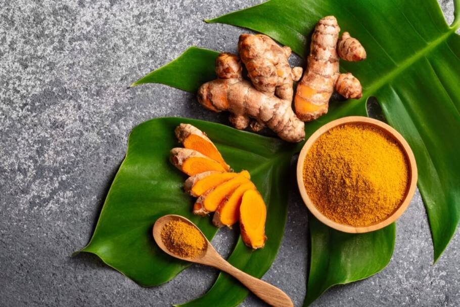 A curcumina, principal constituinte ativo da cúrcuma, estimula os sistemas naturais de defesa do corpo (Imagem: Rostovtsevayu | Shutterstock)