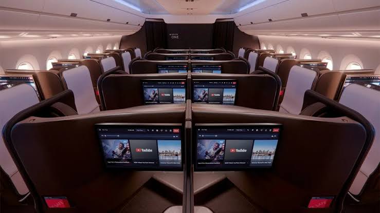 Nova tarifa da Delta permite viajar em cabines premium pagando menos, mas com restrições em serviços e flexibilidade