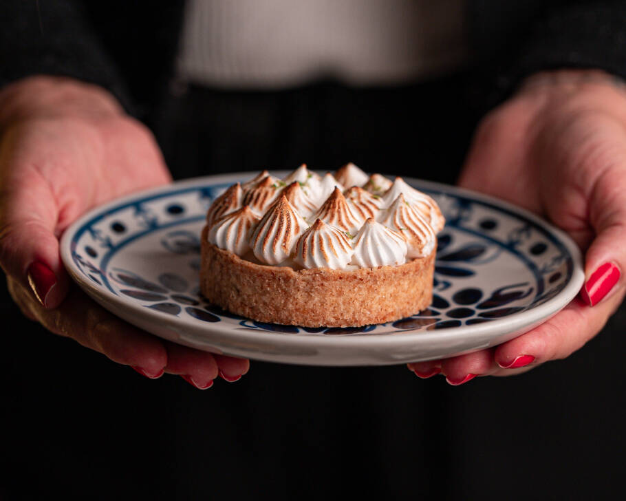 A torta de chocolate trufado meio amargo é um dos destaques do Dita Café