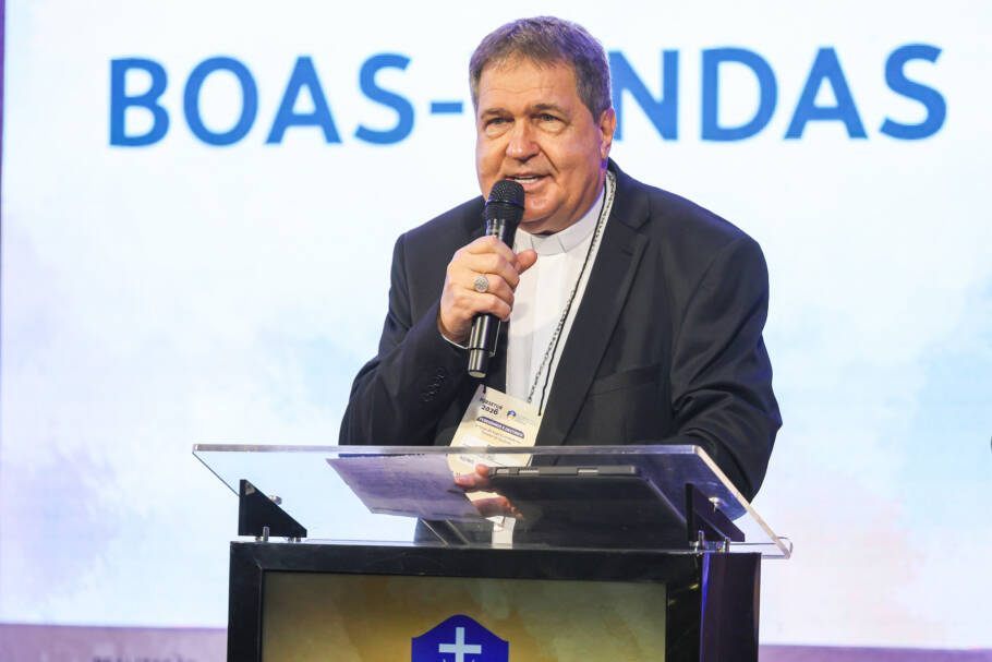 Dom Ângelo Ademir Mezzari, arcebispo da Arquidiocese de Vitória, durante abertura do 1º Fórum Regional Sudeste de Turismo Religioso