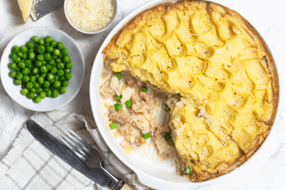 Escondidinho de mandioquinha com peixe e ervilha (Imagem: KseniyaBelova | Shutterstock)