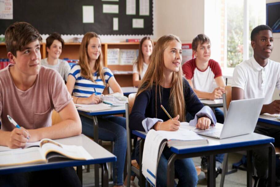 Compreender as classes gramaticais é essencial para aumentar as notas em vestibulares e concursos públicos (Imagem: Monkey Business Images | Shutterstock)