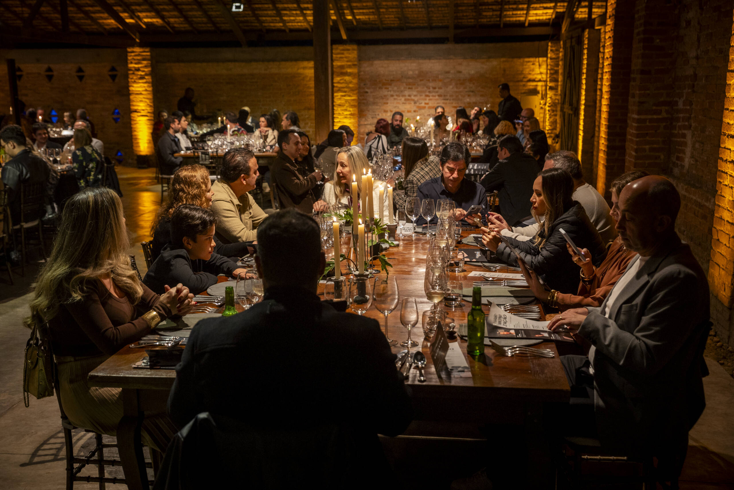 Um dos destaques da programação são os Festins, quatro jantares exclusivos que colocam chefs lado a lado em menus criados especialmente para o festival