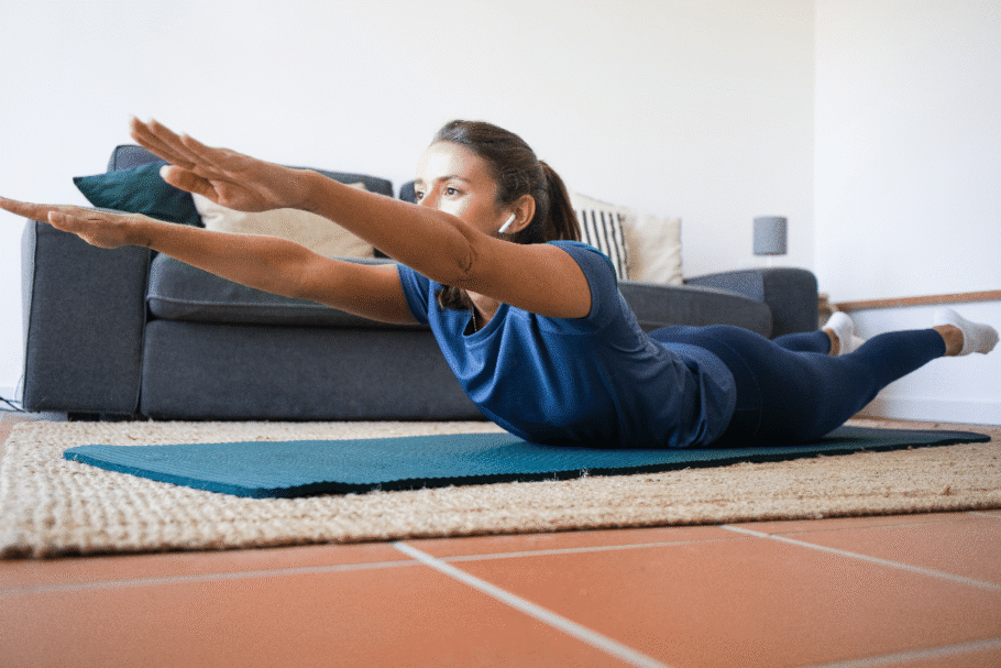 O fortalecimento muscular contribui para a estabilidade e para o controle dos movimentos (Imagem: Cavan-Images | Shutterstock)