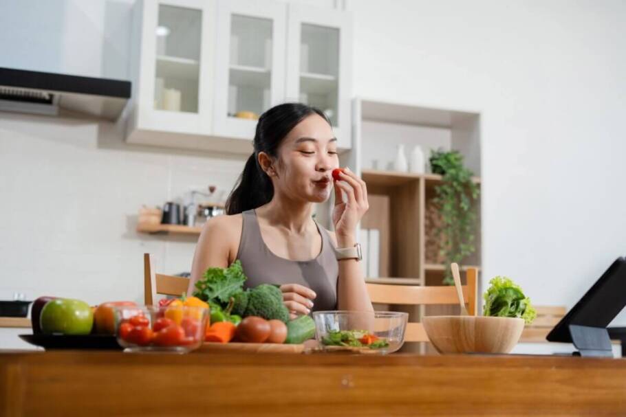 O consumo de fibras ajuda a controlar a absorção da glicose e a evitar picos de açúcar no sangue (Imagem: THICHA SATAPITANON | Shutterstock)