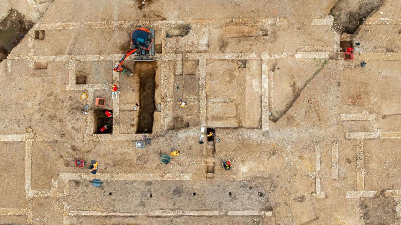 Obras em rodovia francesa revelam monumental propriedade rural da época romana.