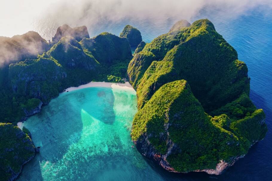 O litoral tailandês espalha milhares de praias entre o Mar de Andaman e o Golfo da Tailândia (Imagem: fokke baarssen | Shutterstock)