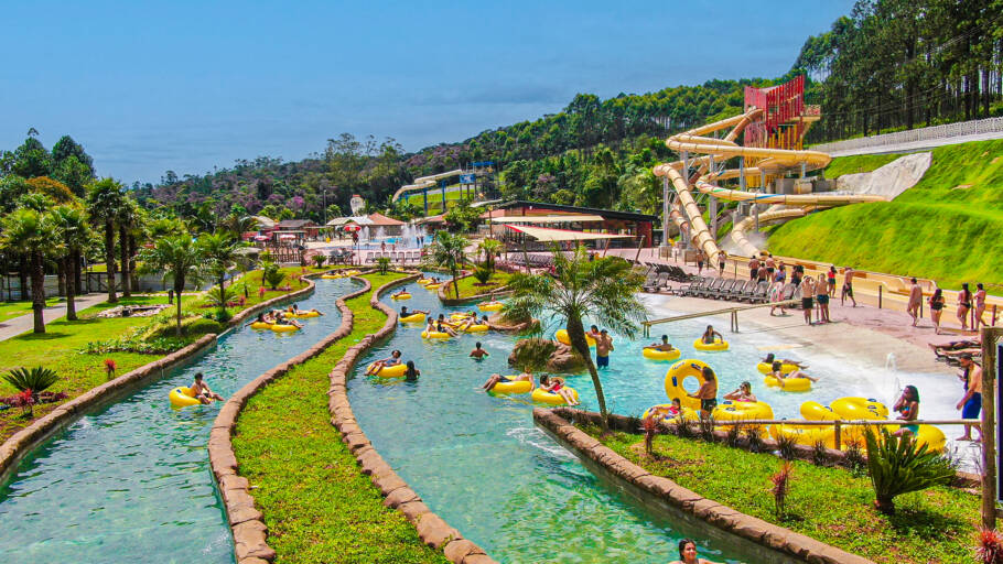 Parque aquático Magic City tem mais de 20 atrações