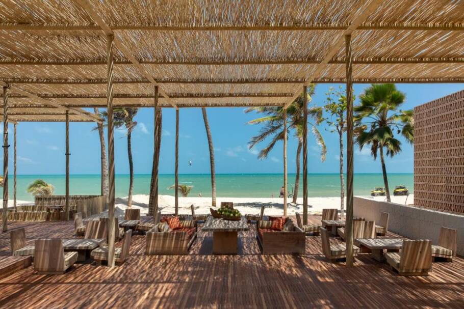 O hotel valoriza uma experiência mais leve, em sintonia com o ritmo da vila