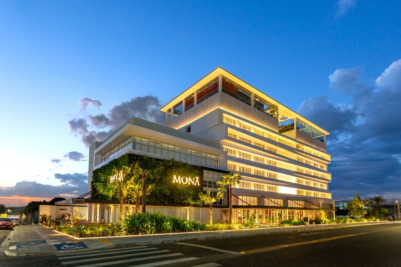 A bela arquitetura do Monã Hotel, na capital Teresina