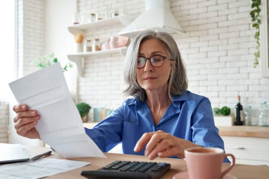 Mais do que economizar na contratação de um seguro, é importante avaliar riscos, necessidades e o nível de proteção oferecido (Imagem: Ground Picture | Shutterstock)