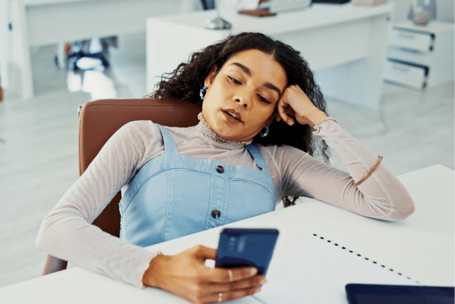 A falta de desafio na escola ou no trabalho pode levar ao desengajamento (Imagem: PeopleImages | Shutterstock)