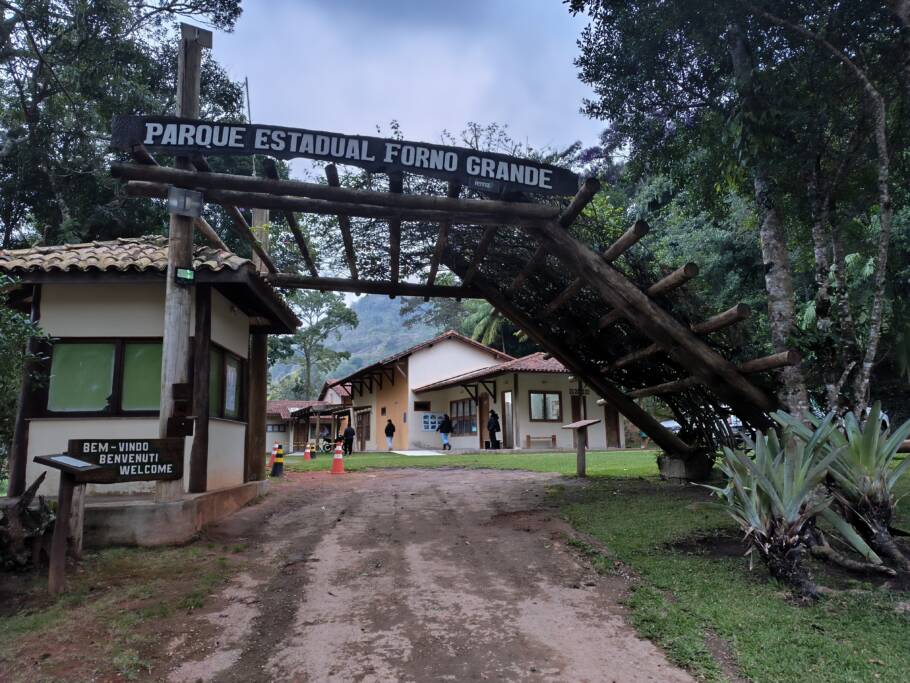 Entrada do Parque Estadual Forno Grande, no município de Castelo
