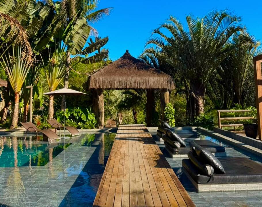 Piscina principal do Villa Pantai Secret Place