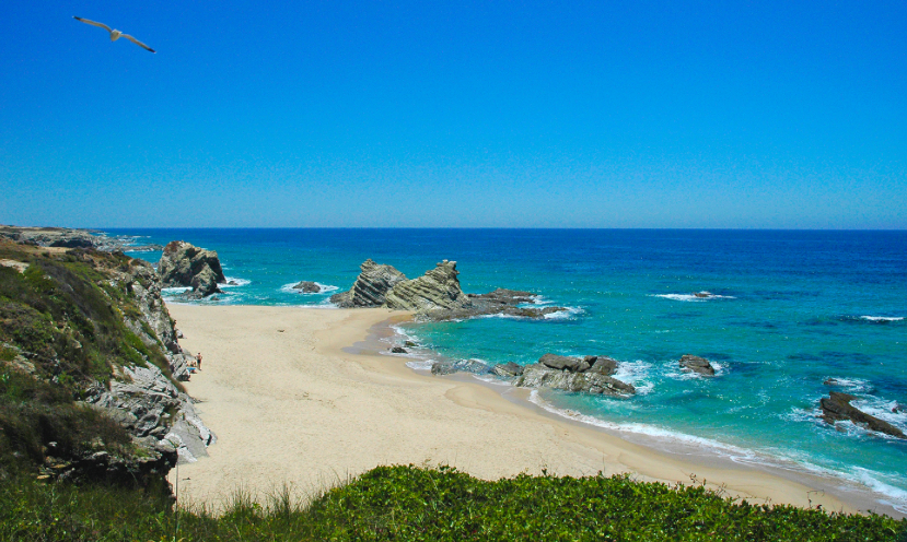 Um dos trechos da Rota Vicentina passa por Porto Covo