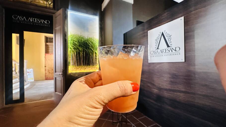 Casa Artesano,  laboratório criativo e local para degustação da grife de rum artesanal, no centro antigo de San Juan