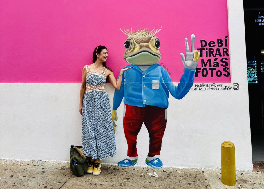 Referências a Bad Bunny nas ruas de San Juan, pelas casinhas coloridas coloniais