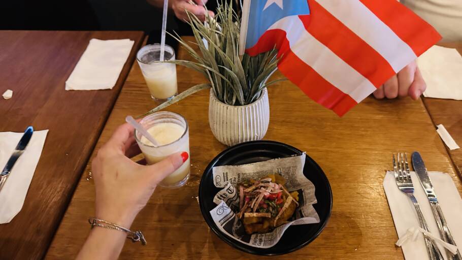 Mofongo, o prato com banana e recheio de legumes mais famoso de Porto Rico; provei durante o tour gastronômico em San Juan