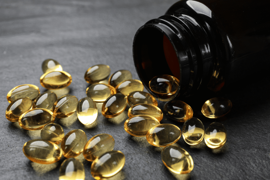 Corrigir uma eventual deficiência de vitamina D com suplementação não substitui a investigação e o tratamento das varizes (Imagem: New Africa | Shutterstock)