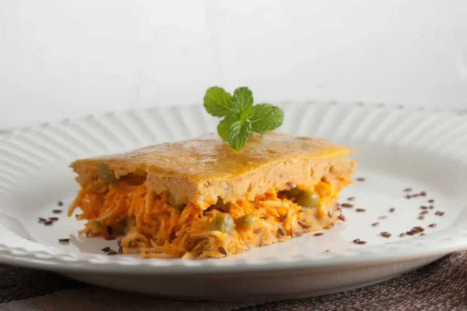 Torta de frango com ervilha (Imagem: Nutricao em casa | Shutterstock)