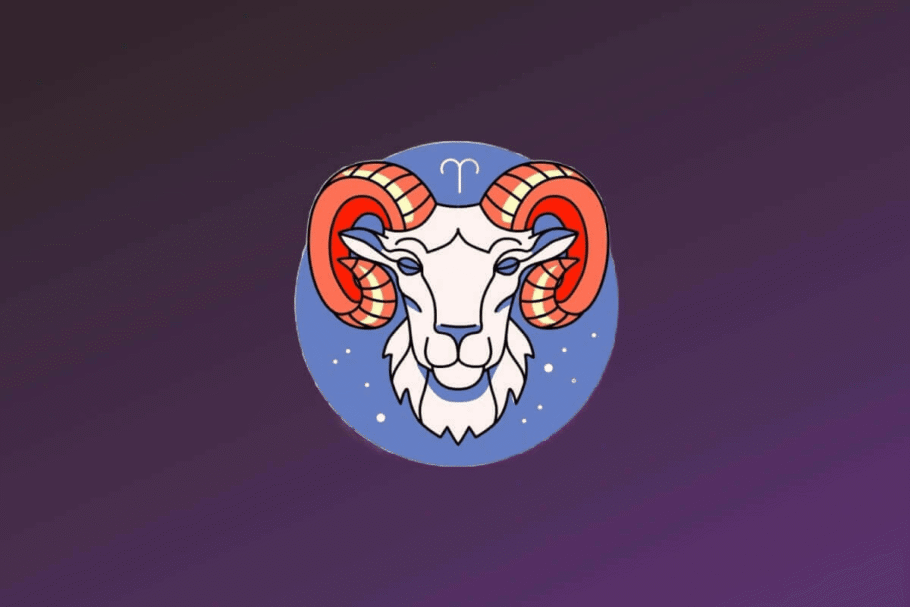 Ilustração estilizada do signo de Áries. No centro de um círculo azul, há a cabeça de um carneiro branco vista de frente. Ele possui grandes chifres espiralados com listras horizontais em tons de vermelho e laranja. O símbolo de Áries aparece em branco logo acima da cabeça do animal.