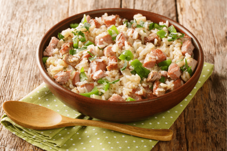 Arroz carreteiro (Imagem: Sergii Koval | Shutterstock)